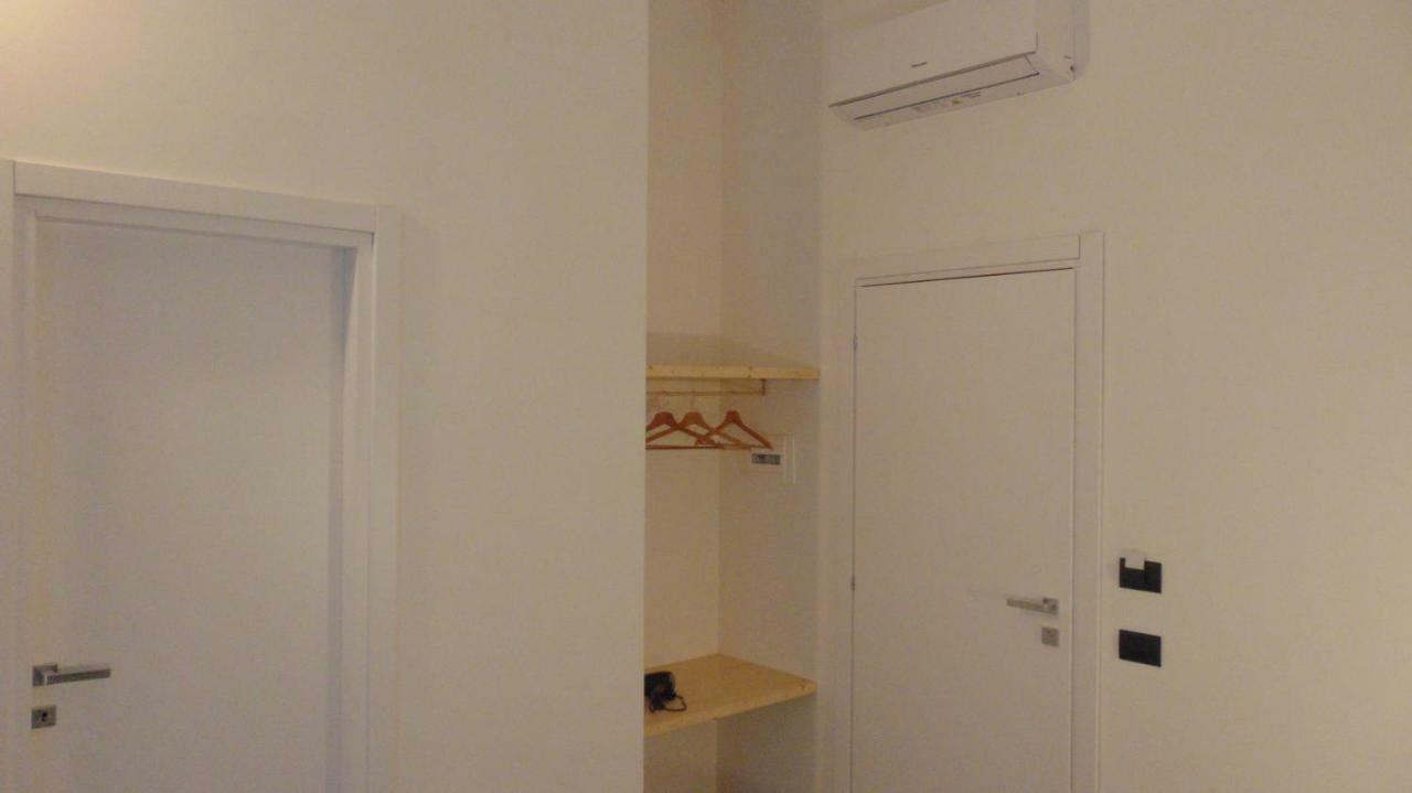 Neapolitan Flat * Nápoles